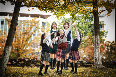 学校应该如何选择专业的校服厂家？不要让“毒”校服再继续伤害孩子了！
