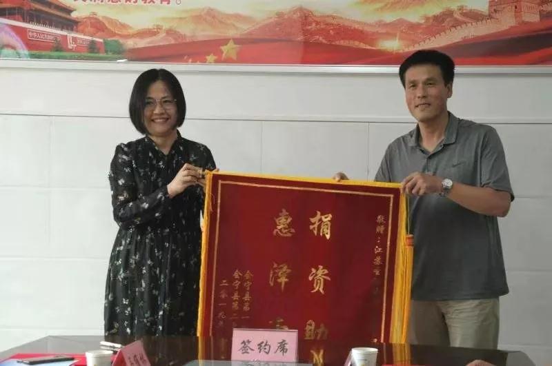 情系老区教育，爱洒会宁学子 | 同桌的你校服将爱心播撒甘肃会宁！