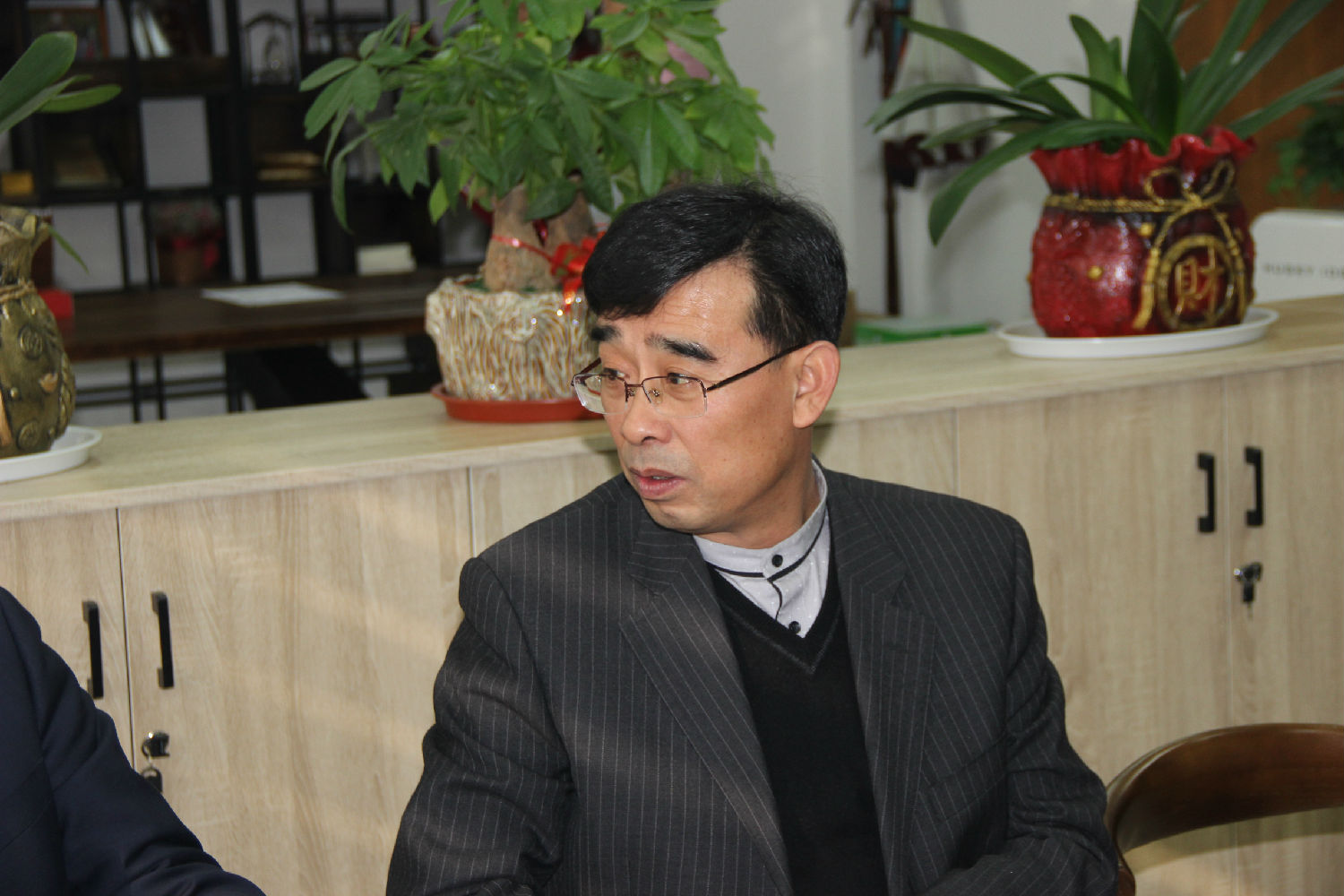 热烈欢迎大庆市教育局德育处王维志主任及德育校长们一行莅临江苏圣澜