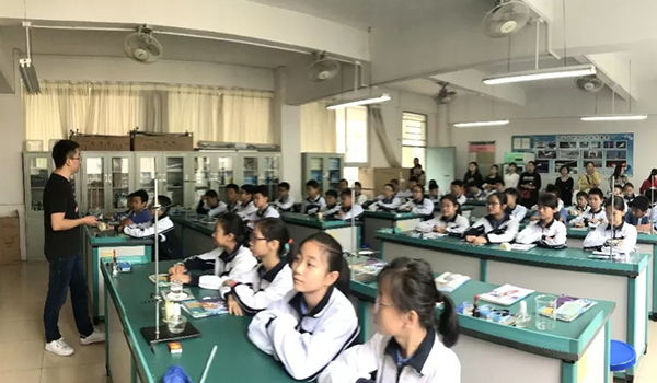常见的初中生校服定做流程