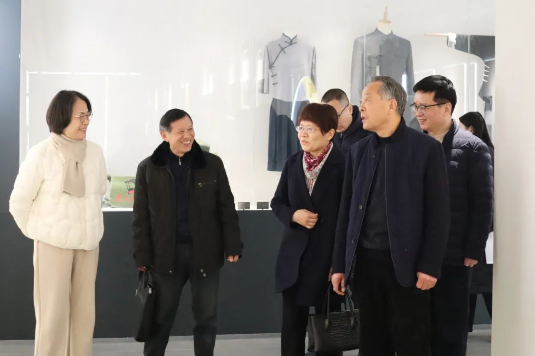 企业动态 | 热烈欢迎关心下一代周报社副社长杨晓勤一行莅临指导